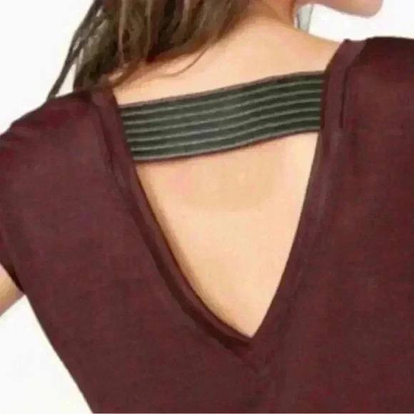 Stella & Dot  - RENEGADE TOP SHORT SLEEVE - Burgundy - Picture 5 of 6